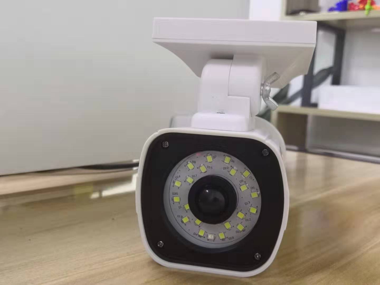 Solar Beveiligingslicht met Camera-Look – Bewegingssensor Buitenlamp